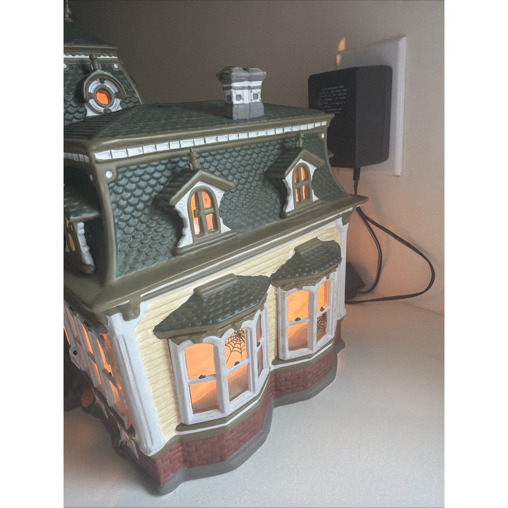 Dept 56 54935 Haunted Mansion House Manor Animated Halloween Snow Village 1998 - Picture 3 of 13